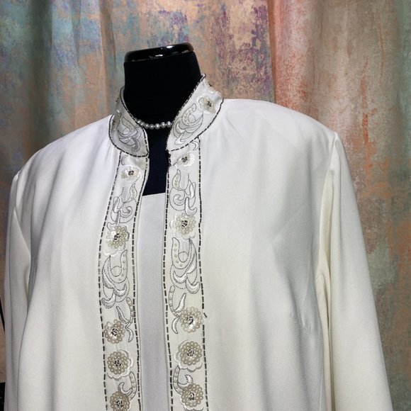 📌 Off-white Dress and Coat with beaded Trim - Picture 13 of 16